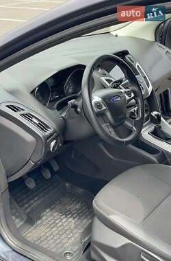 Хэтчбек Ford Focus 2013 в 