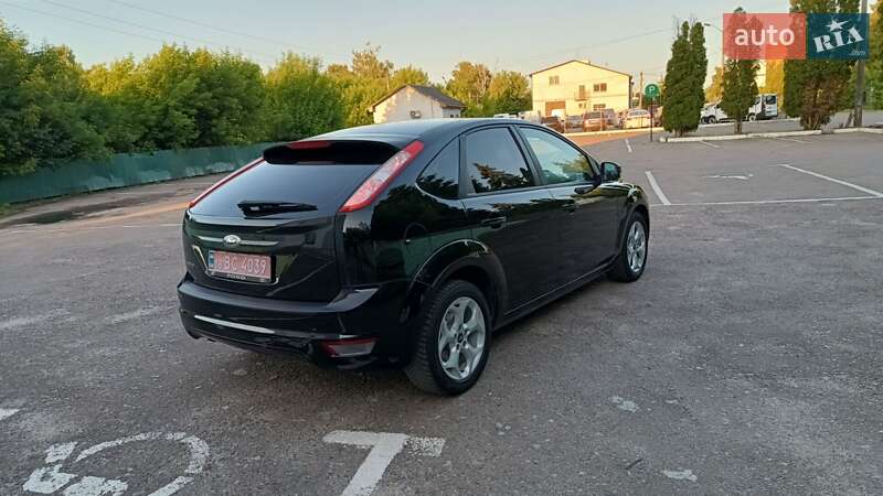 Хэтчбек Ford Focus 2008 в Дубно