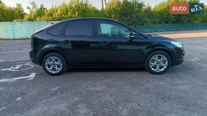 Хэтчбек Ford Focus 2008 в Дубно