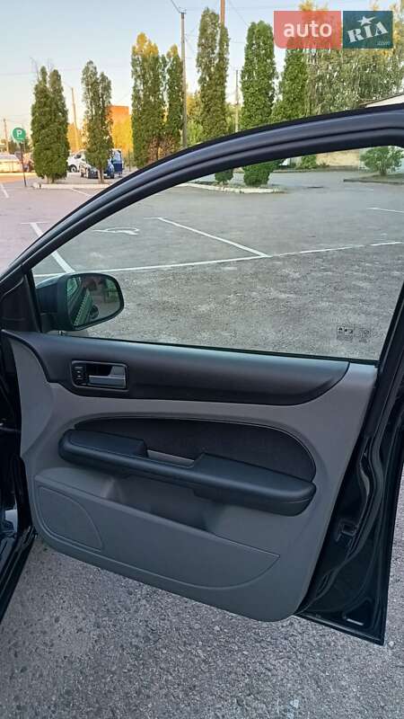 Хэтчбек Ford Focus 2008 в Дубно