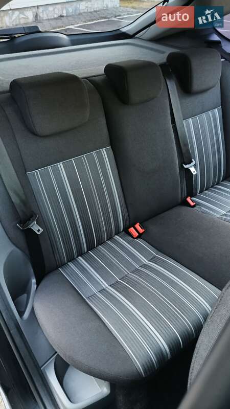 Хэтчбек Ford Focus 2008 в Дубно
