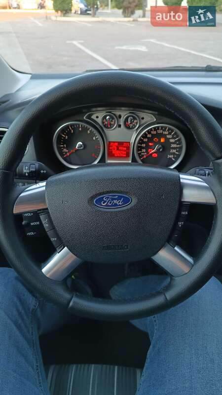 Хэтчбек Ford Focus 2008 в Дубно