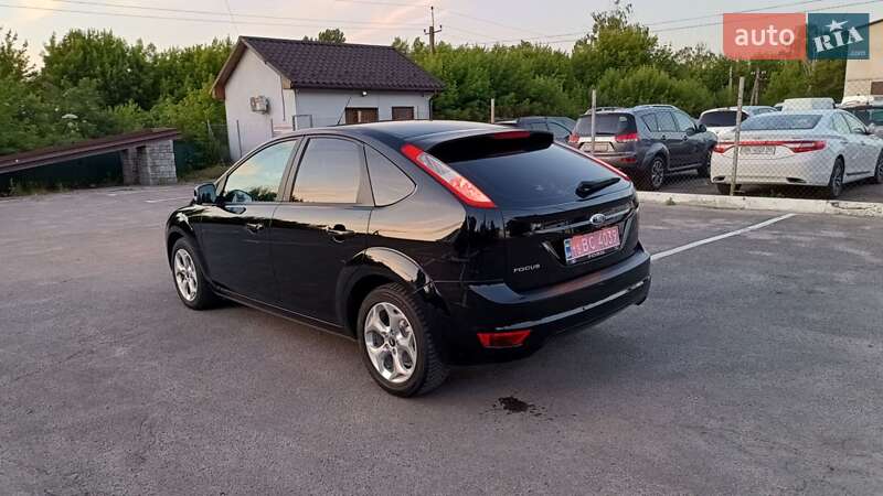 Хэтчбек Ford Focus 2008 в Дубно