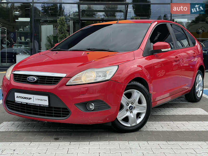 Хэтчбек Ford Focus 2010 в 
