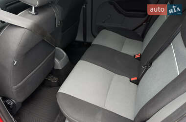 Хэтчбек Ford Focus 2010 в 