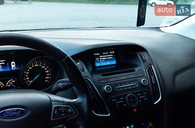 Хэтчбек Ford Focus 2015 в 