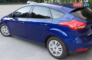 Хэтчбек Ford Focus 2015 в 