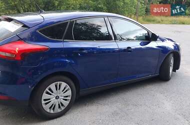 Хэтчбек Ford Focus 2015 в 