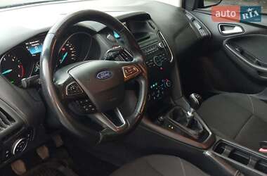 Хэтчбек Ford Focus 2015 в 