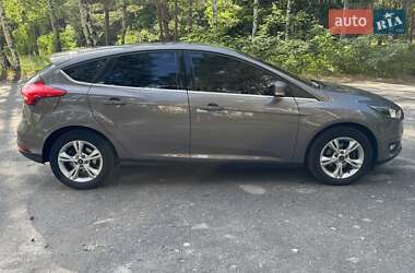 Хэтчбек Ford Focus 2015 в 