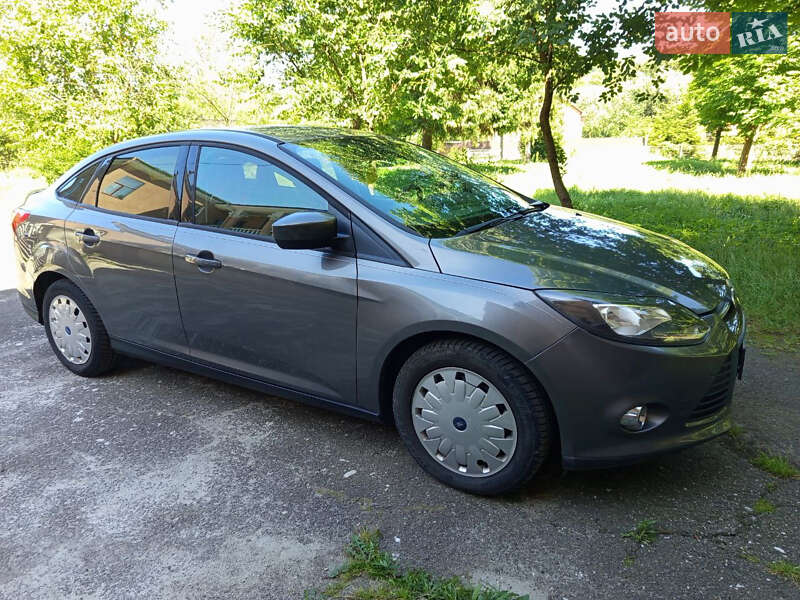 Седан Ford Focus 2011 в Долине