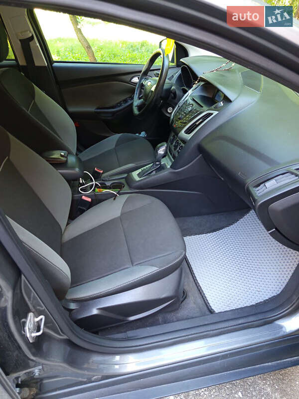 Седан Ford Focus 2011 в Долине