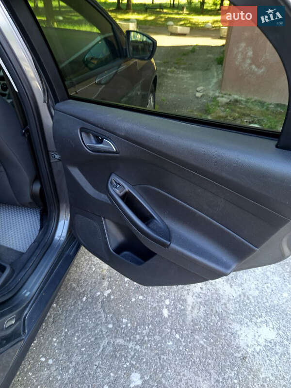 Седан Ford Focus 2011 в Долине