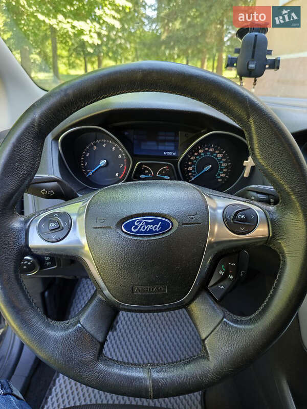 Седан Ford Focus 2011 в Долине