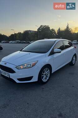 Хэтчбек Ford Focus 2015 в 