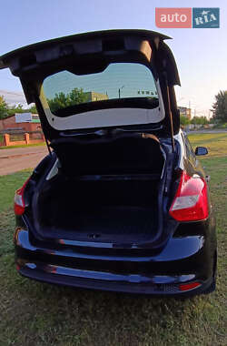 Хэтчбек Ford Focus 2012 в 