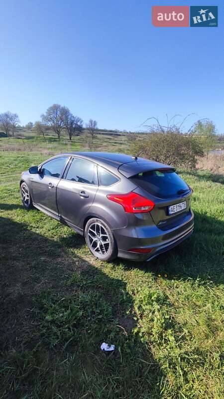 Хетчбек Ford Focus 2015 в Дніпрі