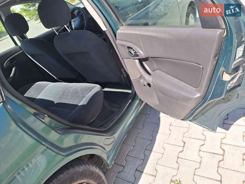 Седан Ford Focus 2002 в Черновцах
