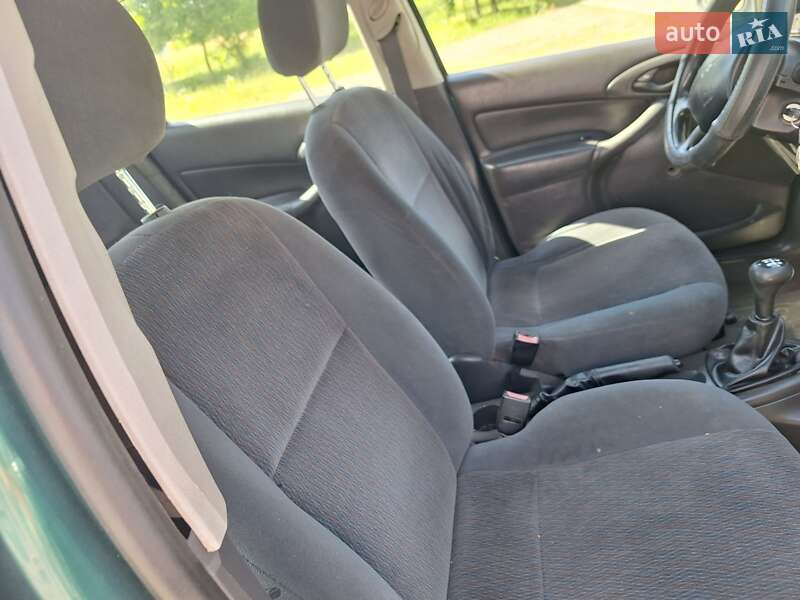Седан Ford Focus 2002 в Черновцах