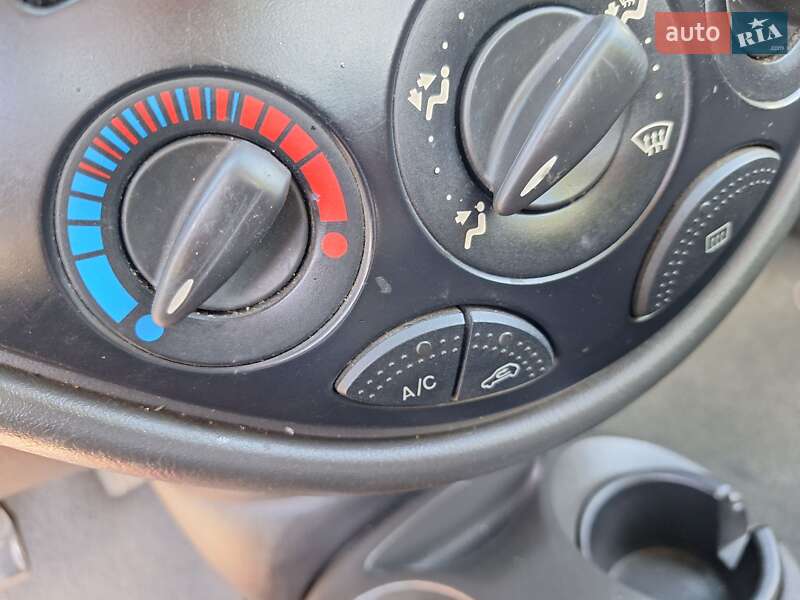 Седан Ford Focus 2002 в Черновцах