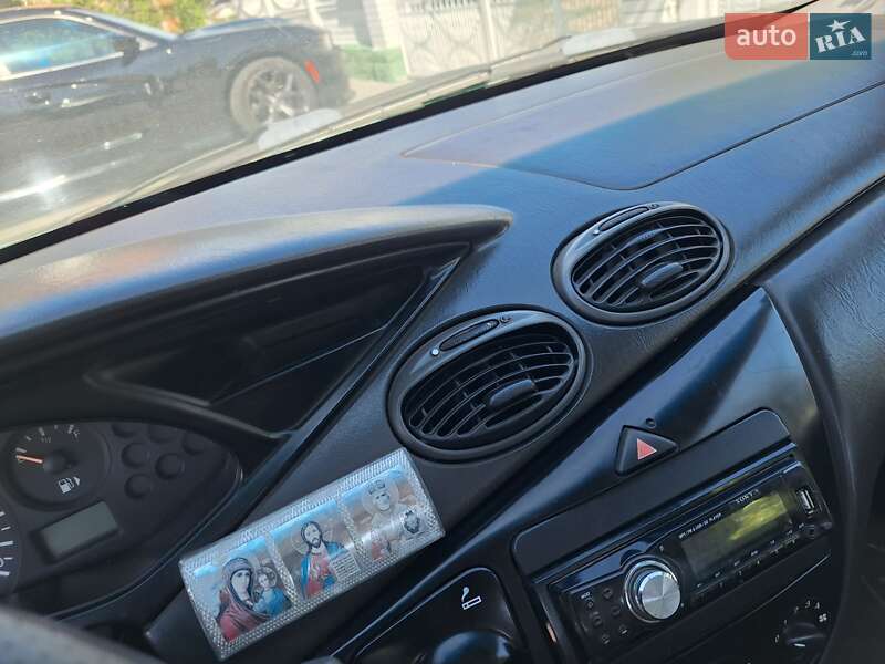 Седан Ford Focus 2002 в Черновцах