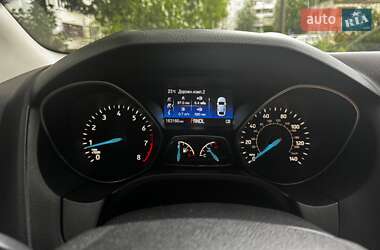 Хэтчбек Ford Focus 2015 в 