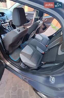 Хэтчбек Ford Focus 2013 в 