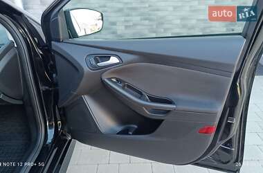 Хэтчбек Ford Focus 2015 в 