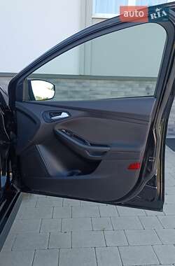 Хэтчбек Ford Focus 2015 в 