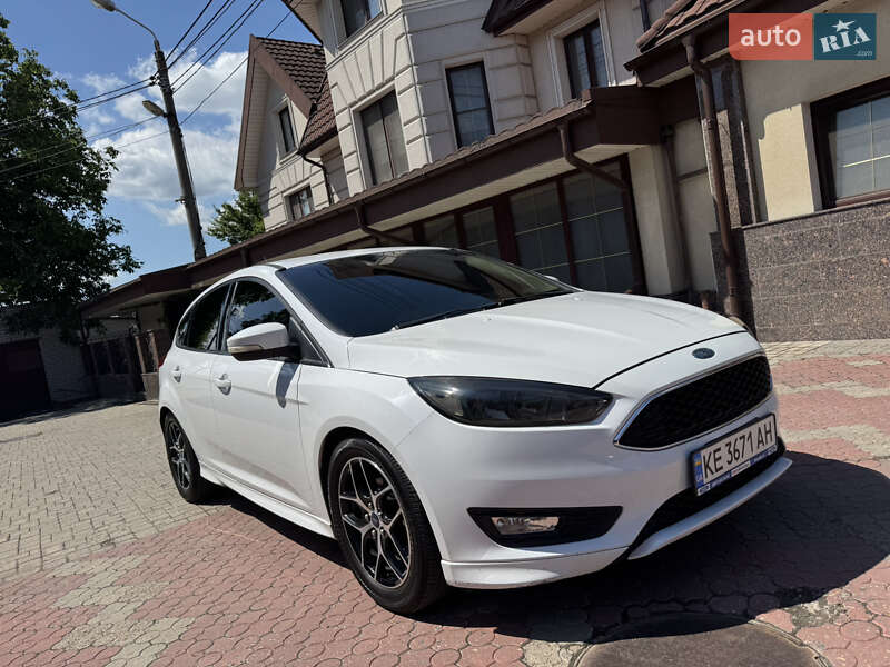 Хэтчбек Ford Focus 2015 в 