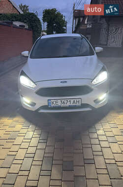 Хэтчбек Ford Focus 2015 в 