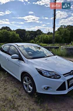 Хэтчбек Ford Focus 2013 в 