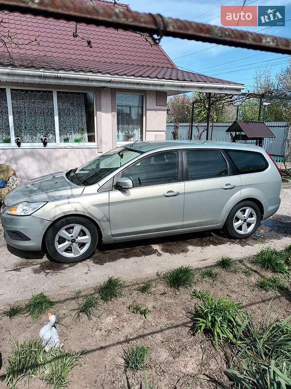 Универсал Ford Focus 2010 в Обухове