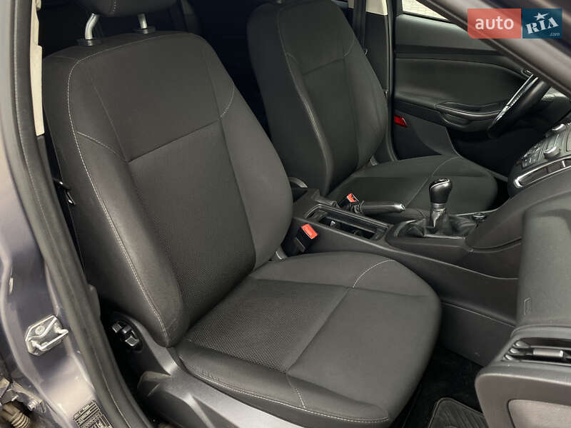 Хэтчбек Ford Focus 2015 в Киеве