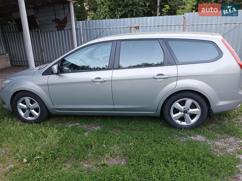 Универсал Ford Focus 2010 в Обухове
