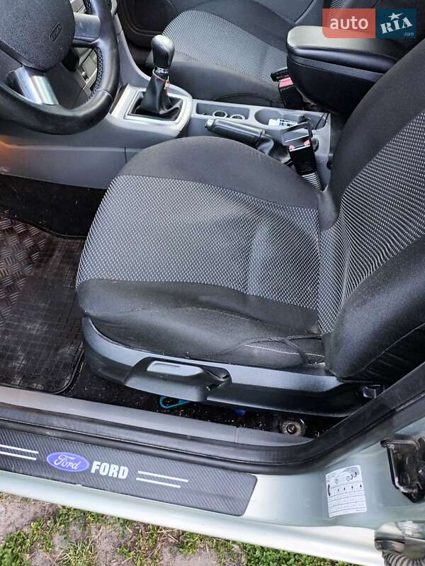 Универсал Ford Focus 2010 в Обухове