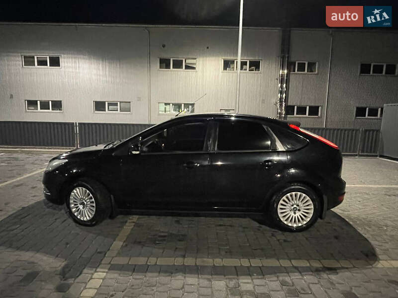 Хэтчбек Ford Focus 2010 в Мукачево
