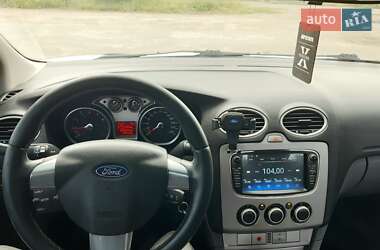 Седан Ford Focus 2010 в 