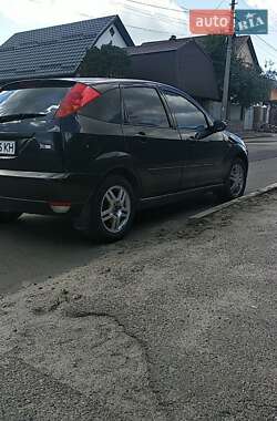 Хэтчбек Ford Focus 2000 в 