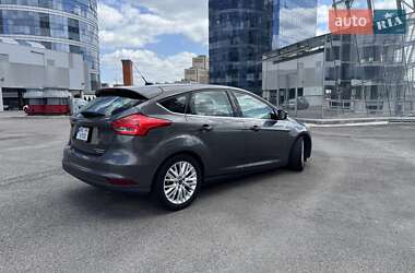 Хэтчбек Ford Focus 2015 в 