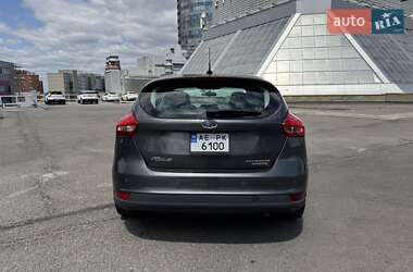 Хэтчбек Ford Focus 2015 в 
