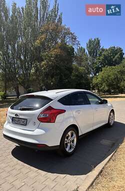 Хетчбек Ford Focus 2012 в 
