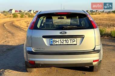 Хэтчбек Ford Focus 2004 в 