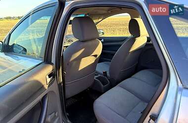 Хэтчбек Ford Focus 2004 в 