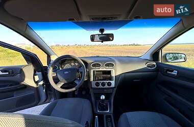 Хэтчбек Ford Focus 2004 в 