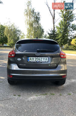 Хэтчбек Ford Focus 2015 в 
