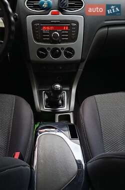 Хэтчбек Ford Focus 2007 в 
