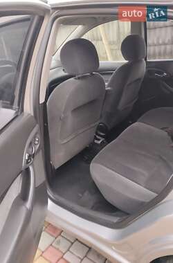 Хэтчбек Ford Focus 2004 в 