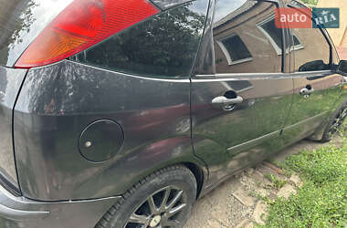 Хэтчбек Ford Focus 2002 в 