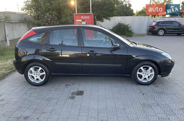 Хэтчбек Ford Focus 2003 в 